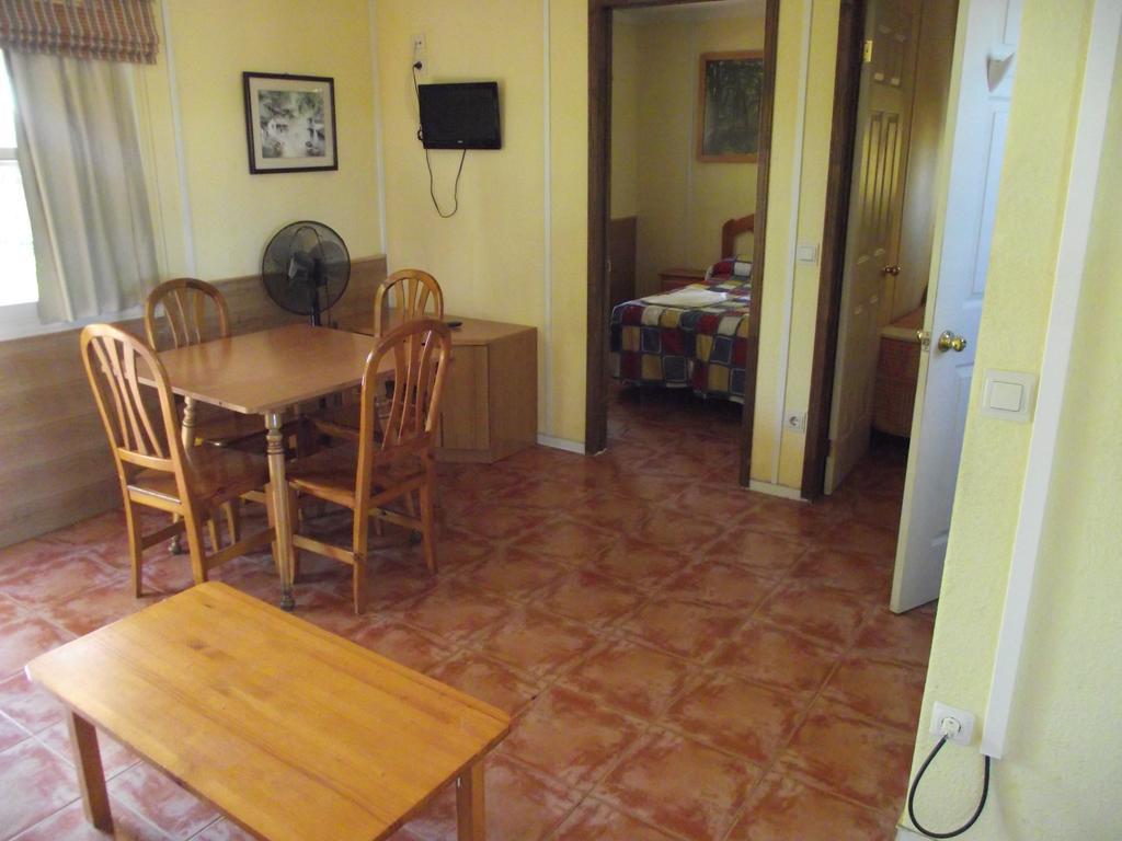 Camping Cubillas Cubillas de Santa Marta Ngoại thất bức ảnh